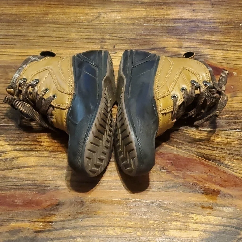 Magellan Outdoors Boys Duck Boots Size 13